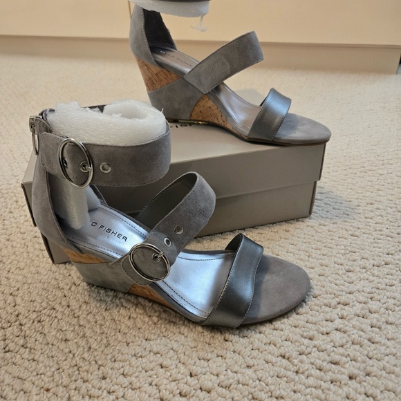 Marc Fisher Camber - size 8.5 - gray multi suede - Picture 2 of 3